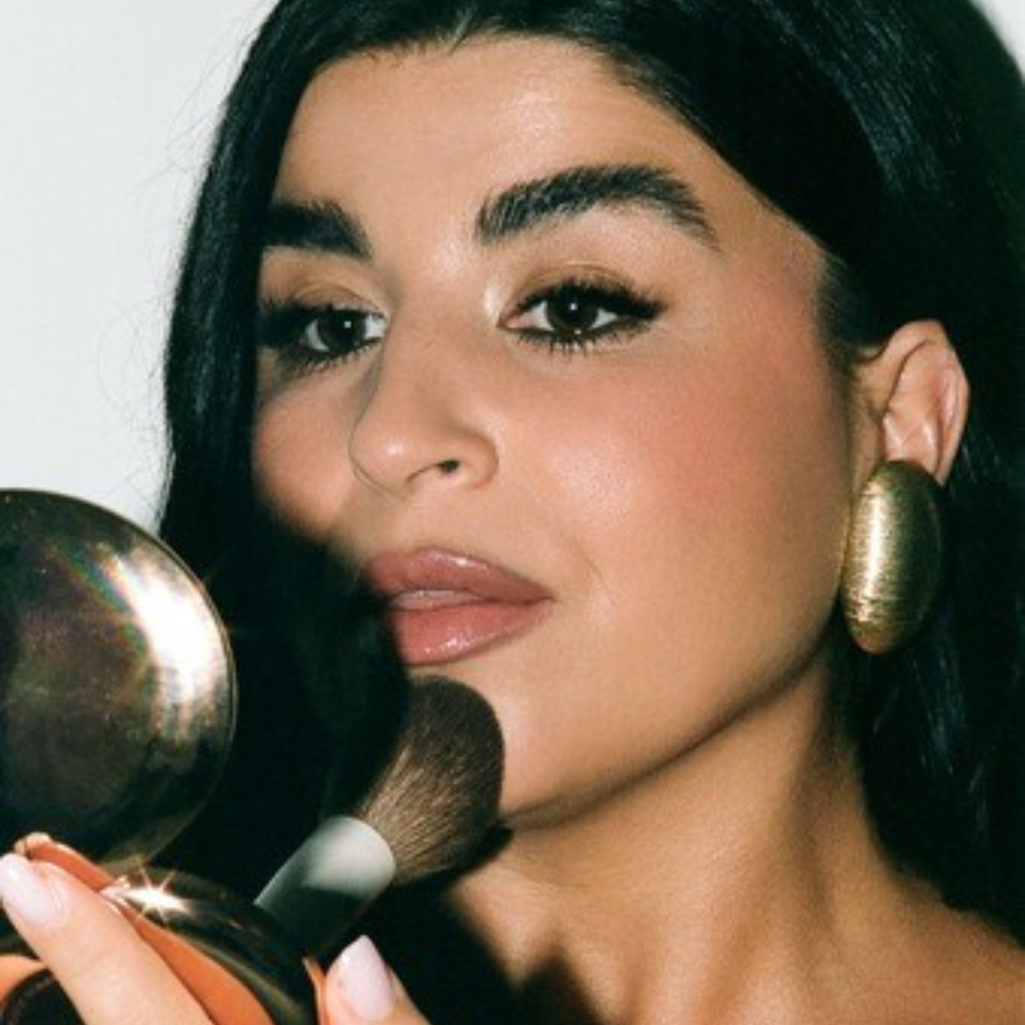 Michelle Delorenzo: A Top Makeup Artist's Journey with The Golden Secrets